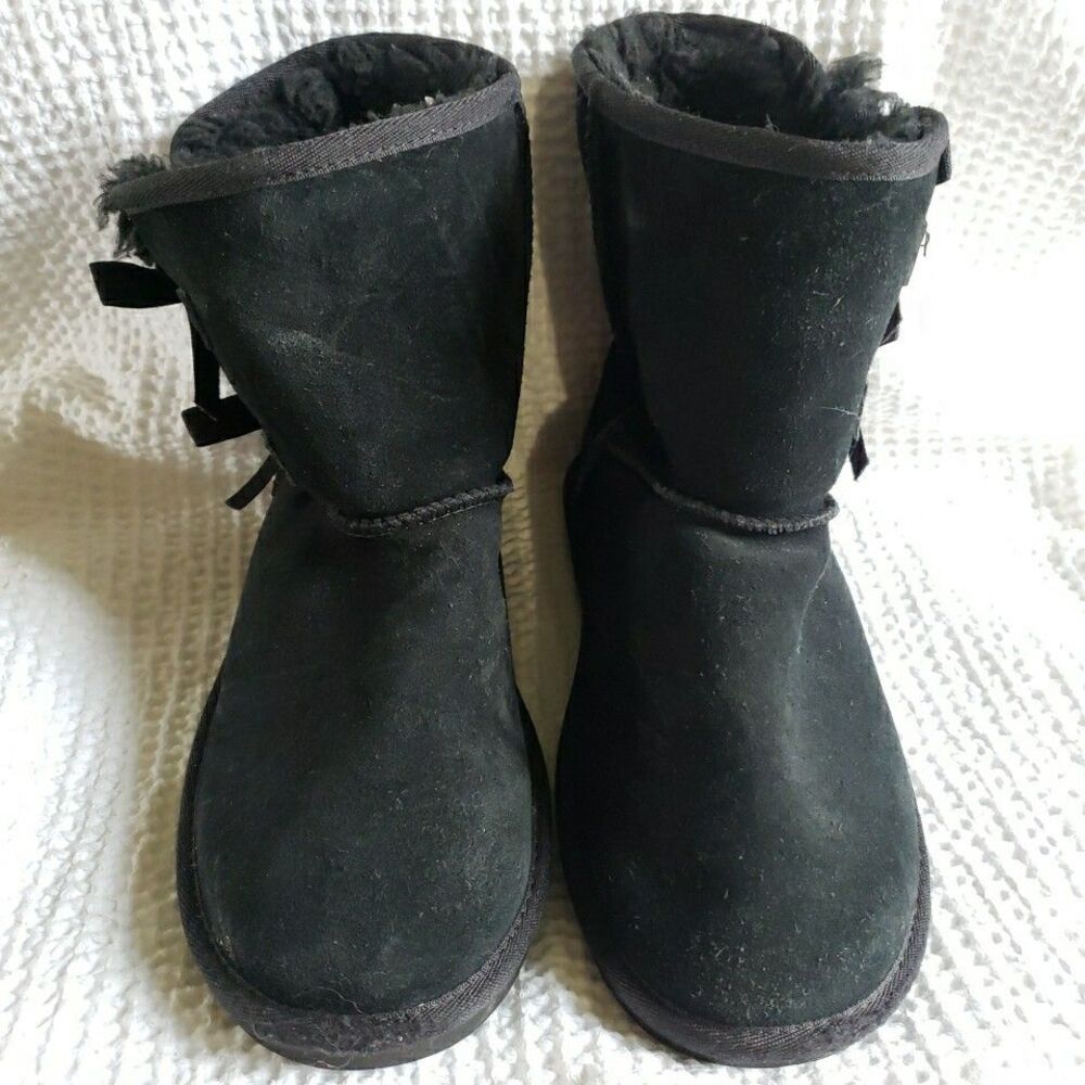 Koolaburra by UGG Victoria Short Black Suede Bow Boots Youth Size 5 Fur Lined